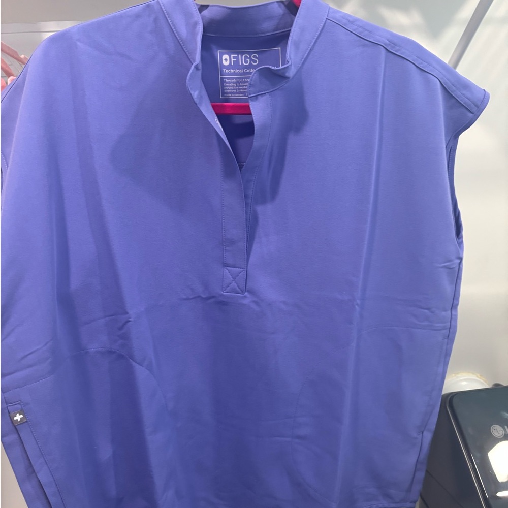 Figs blueberry Rafaela oversize scrub top